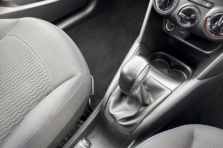2019 Peugeot 208 1.2 PureTech Signature Euro 6 (s/s) 5dr Hatchback PETROL Manual