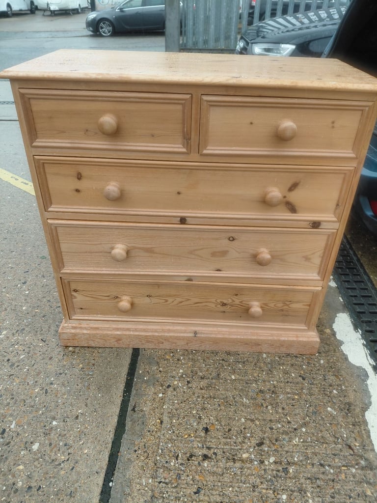 Solid pine chest of drawers 