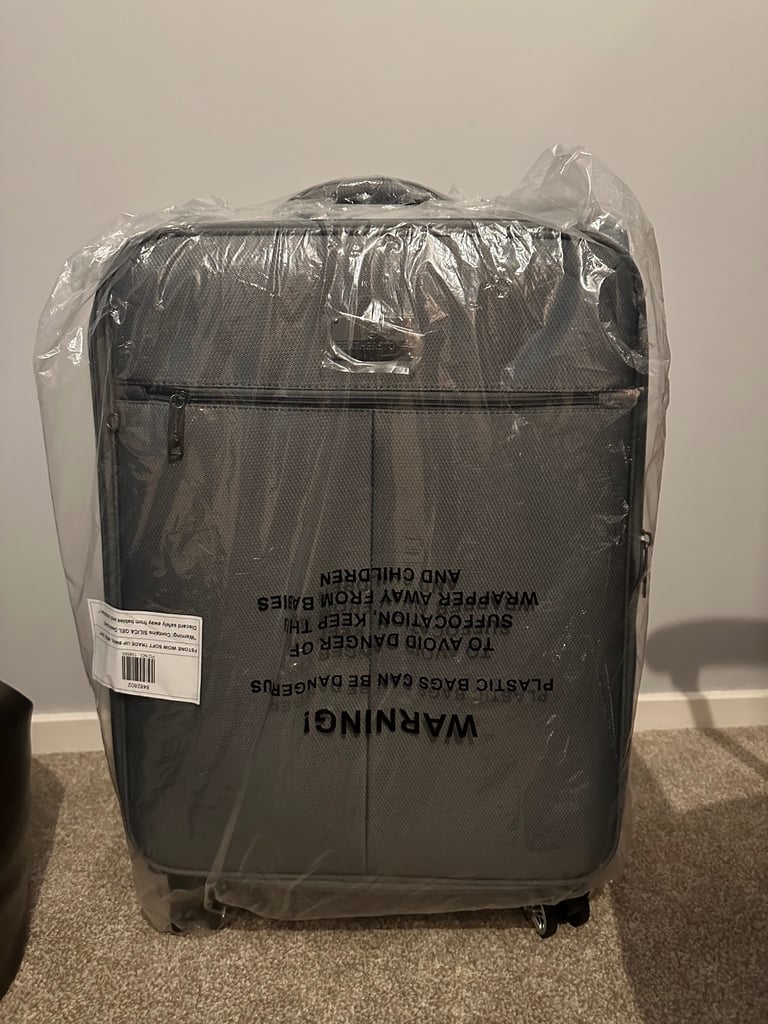 image for £15 Grey Suitcase new