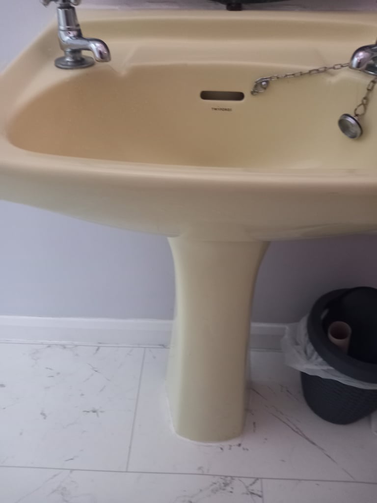 Vintage Bathroom Suite TWYFORDS Primroses yellow 