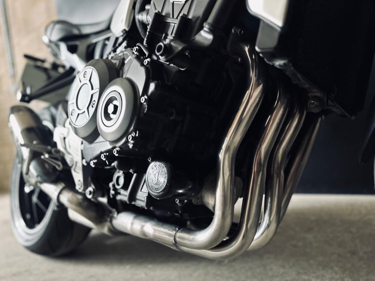 STUNNING 2019/19 HONDA CB1000R MOTORCYCLE 