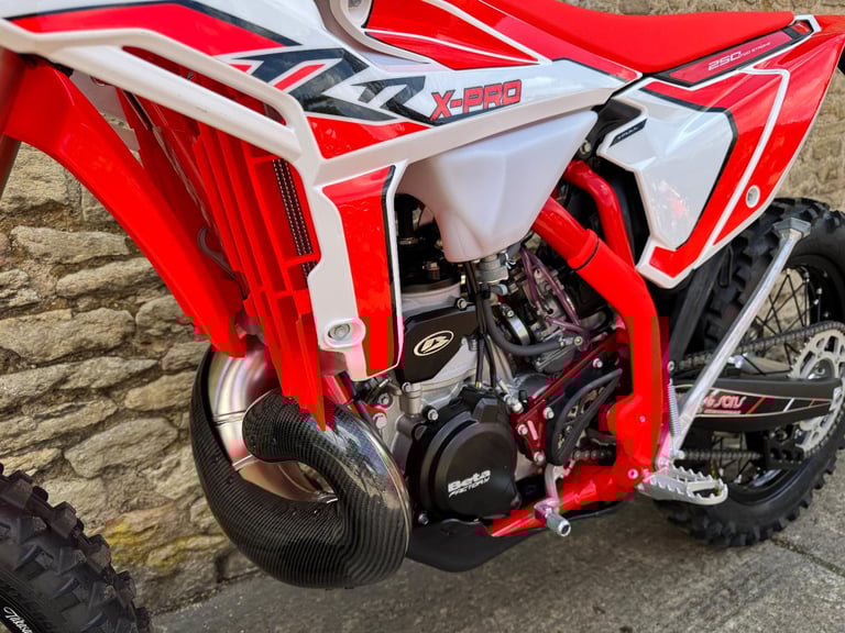 Beta RR250 X-PRO Enduro Bike, New 2025 Model, Clearance & Free Accessories 