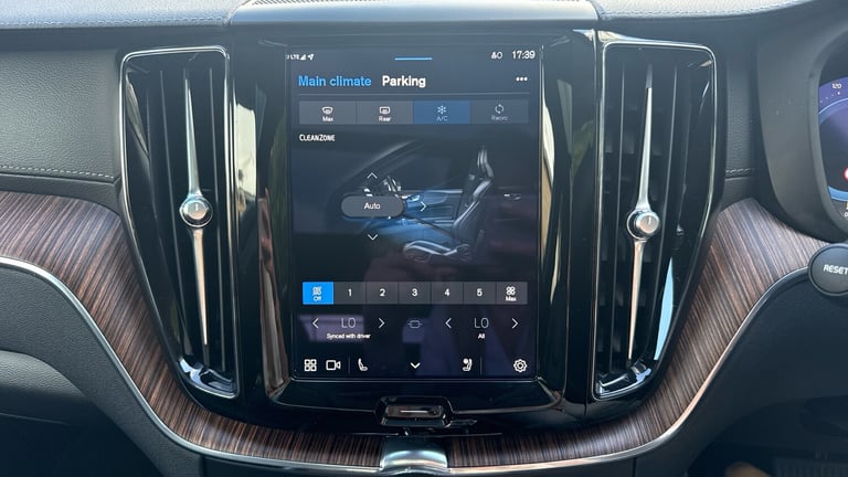 2023 Volvo XC60 2.0 T8 [455] RC PHEV Ultimate Dark 5dr AWD Gtron Estate Estate Hybrid Automatic