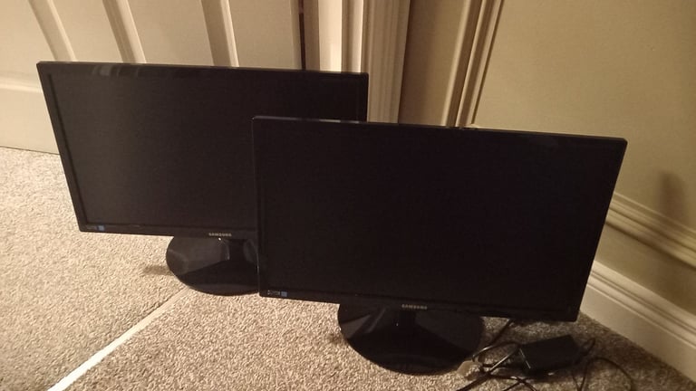 image for 2 samsung syncmaster S22B300 monitors  great condition 