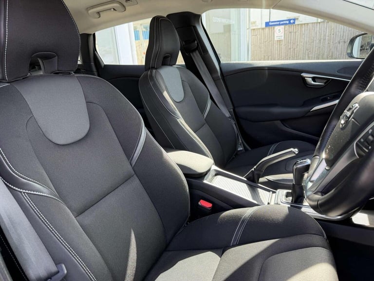 VOLVO V40 2.0 D2 Momentum Euro 6 (s/s) 5dr 2017