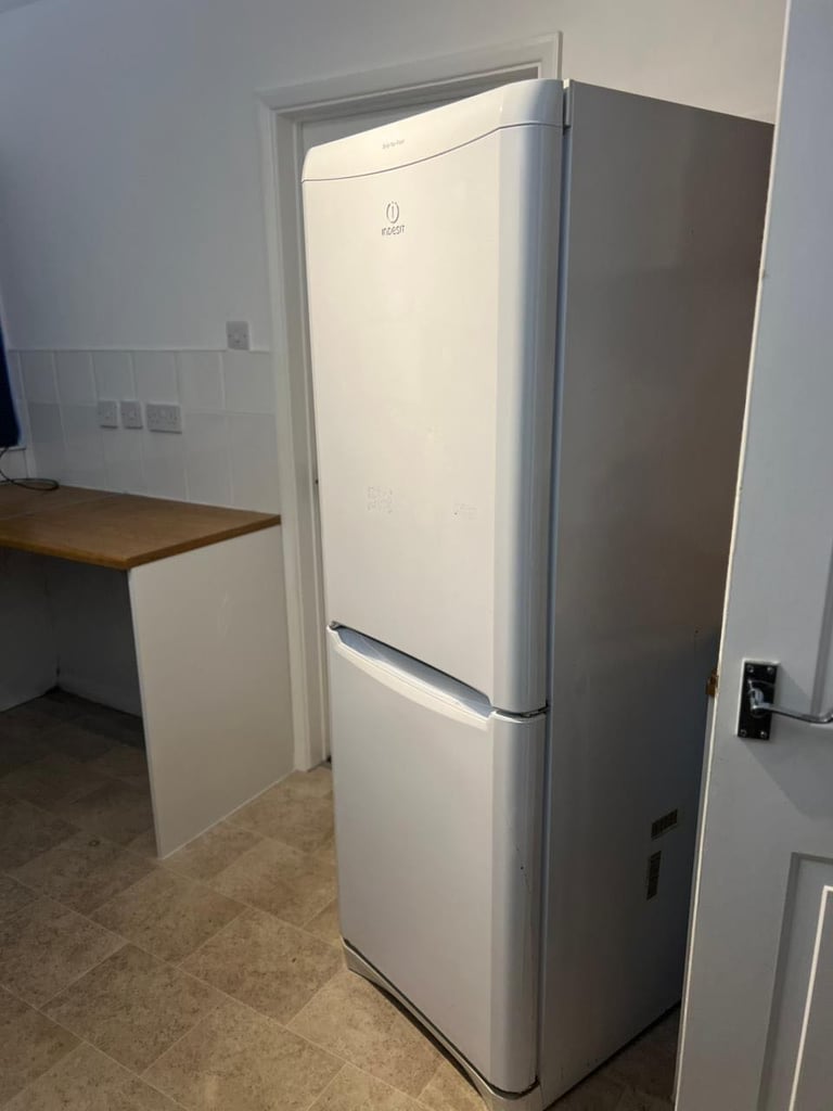 Fridge freezer for £140(we can deliver)
