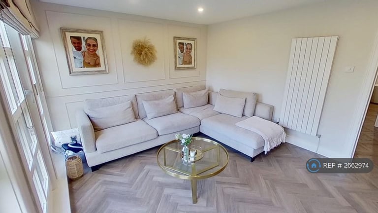 3 bedroom flat in Cavalry Park Drive, Edinburgh, EH15 (3 bed) (#2662974)