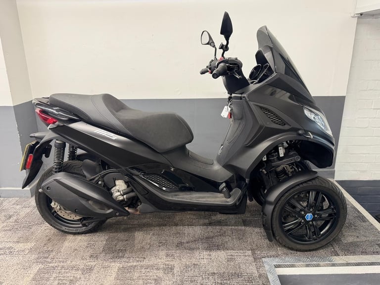 image for 2023 PIAGGIO MP3 300 LOW MILES- NATIONWIDE DELIVERY-FINANCE AND P/X OPTIONS