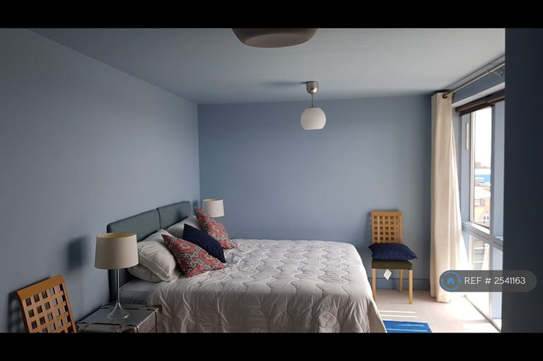 2 bedroom flat in Falcon Drive, Cardiff, CF10 (2 bed) (#2541163)