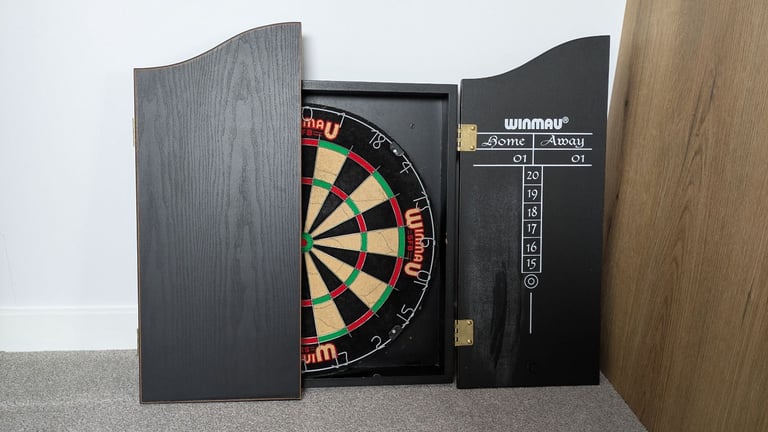 Vintage 1980's Winmau dartboard and Wooden cabinet with 3 sets of darts