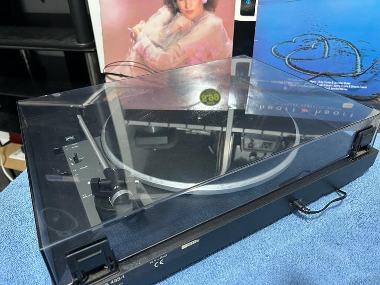 PENDING. CS 435-1 Record player turntable