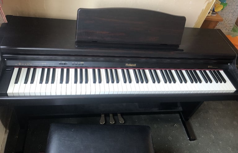 Roland HP-147e digital piano
