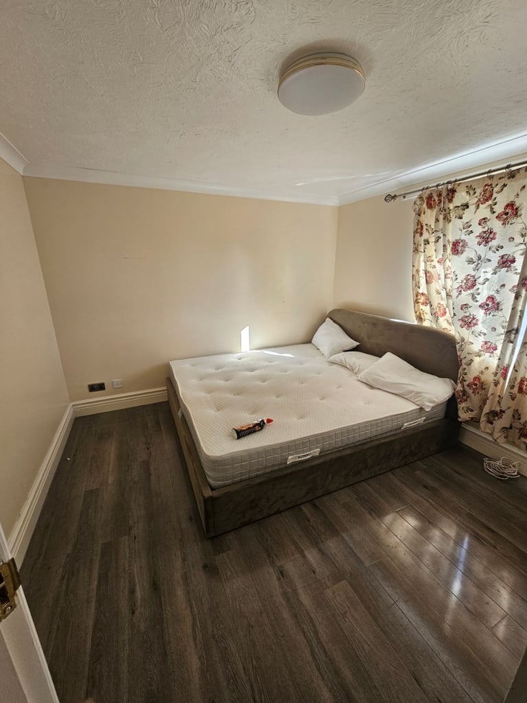 3 Bedroom Luxury Flat, With 1 bath, 1 Shower Available to Rent In North Thamesmead, London