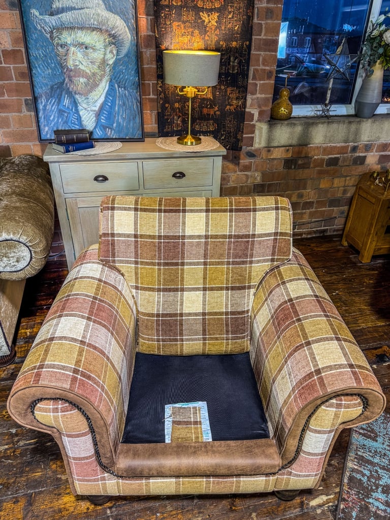 County Living Accent Armchair -Excellent Condition 