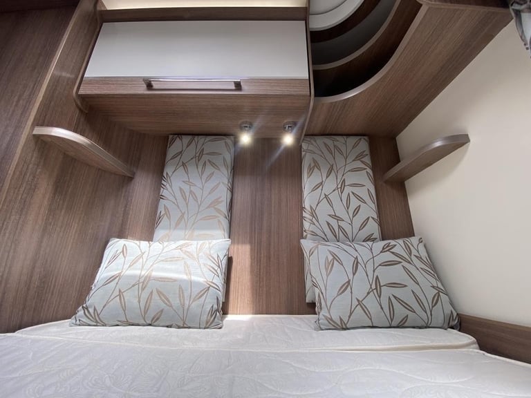 2018 BAILEY UNICORN VALENCIA 4 BERTH TOURING CARAVAN