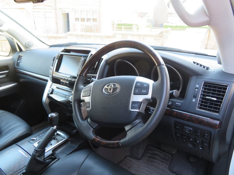 2015 Toyota Landcruiser ZX 4.6 V8  4x4 Petrol Automatic
