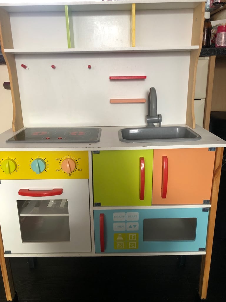 Toy kitchen