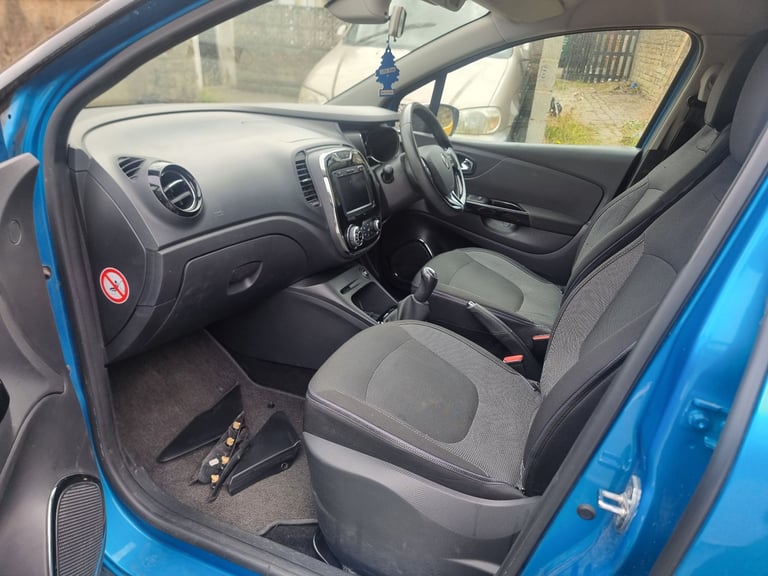 2014 Renault Captur Breaking. BIXNX, RPM Blue.