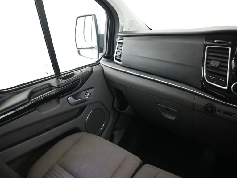 2022 Ford Tourneo Custom 2.0 EcoBlue 130ps Low Roof 8 Seater Titanium MPV DIESEL Manual