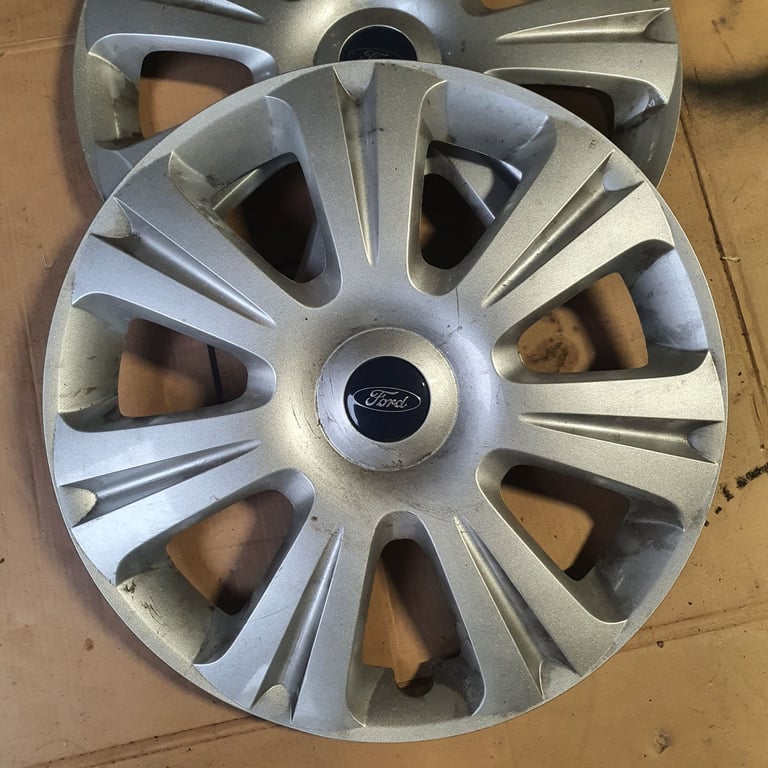 Ford centre cups 15"