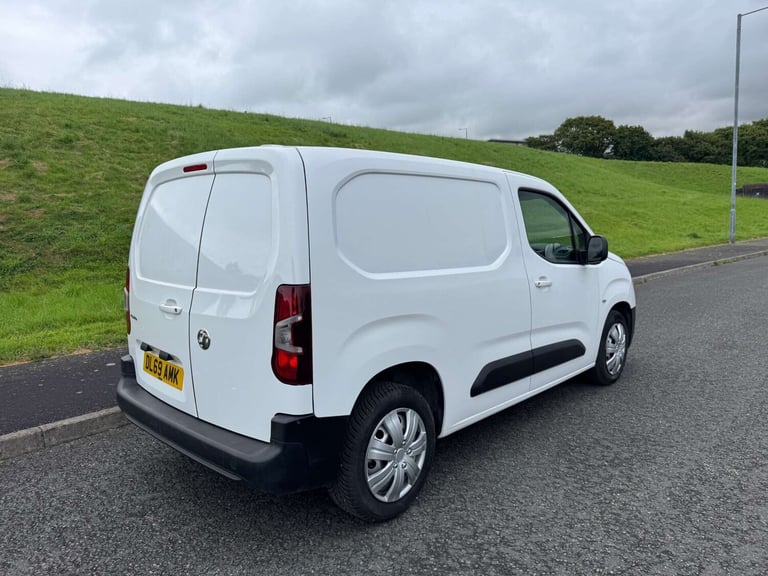 2019 Vauxhall Combo 1.5 Combo 2000 Edition S/S Auto Panel Van Diesel Automatic