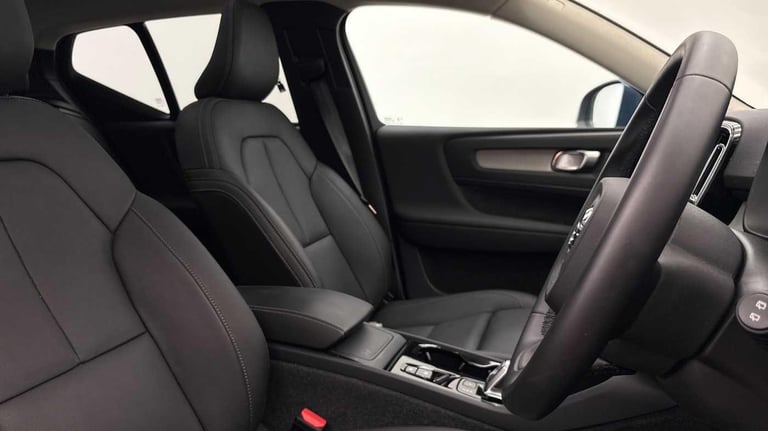 2025 Volvo XC40 2.0 B4 MHEV Ultra Bright DCT Auto Euro 6 (s/s) 5dr ESTATE Petrol/Electric Hybrid ...