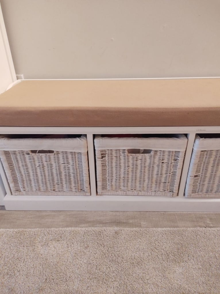 Bench seat with 3 wicker baskets 