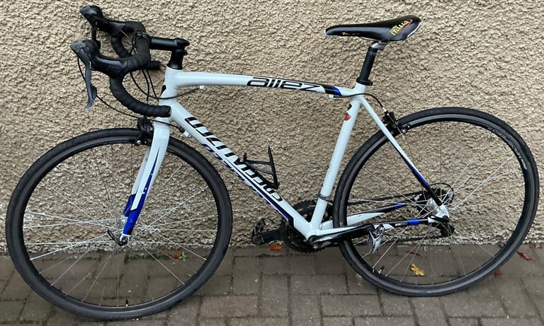 Bike/Bicycle.GENTS SPECIALIZED “ ALLEZ “ LARGE LIGHTWEIGHT FRAME ROAD BIKE