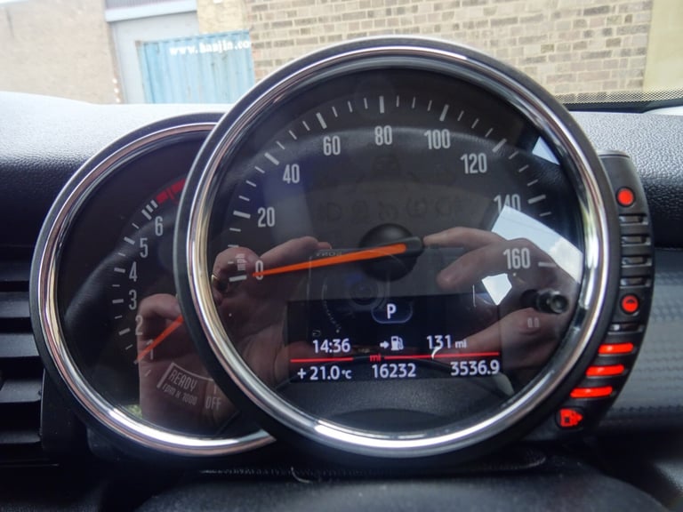 Mini Hatchback 1.5 Cooper 3dr Automatic *LOW MILEAGE*ONLY 16000 MILES FROM NEW*