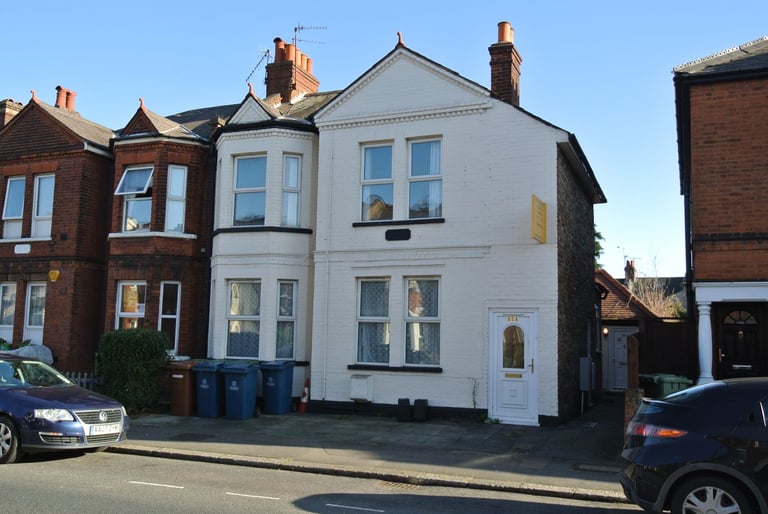 Newly refurbished first floor 2 bedroom maisonette to rent just moments from Harrow Town Centre