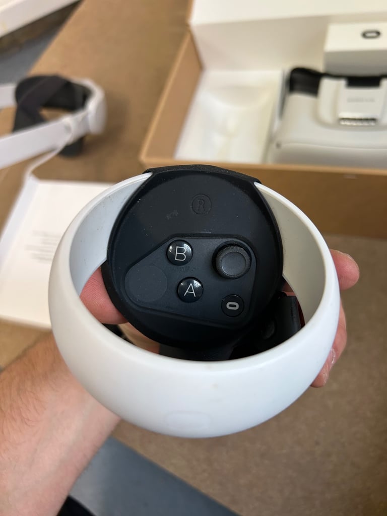 Quest 2 Oculus OG VR HMD Meta with Extras