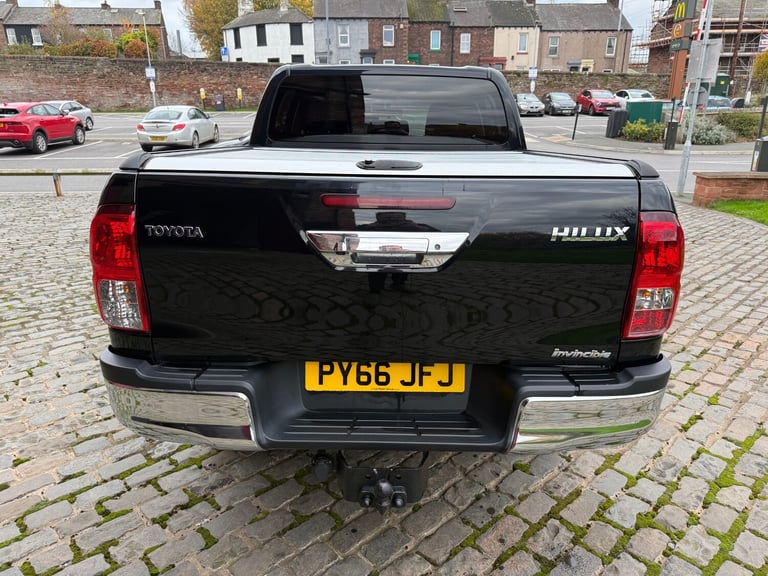 2017 Toyota Hilux Invincible D/Cab Pick Up 2.4 D-4D PICK UP Diesel Manual
