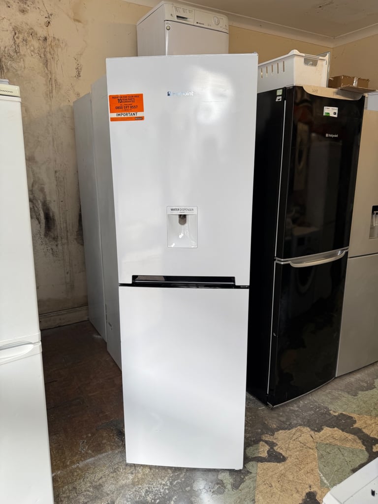 image for Hotpoint fridge freezer height is 200 cm width is 60 cm very beautiful condition 