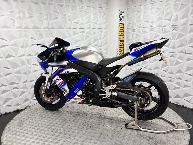 2004 Yamaha R1 | *WARRANTY PROVIDED*