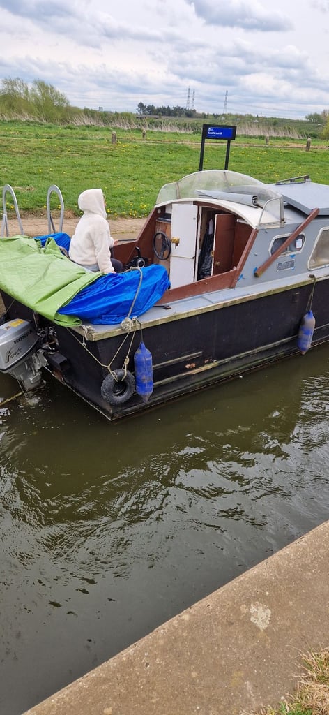 Boat dawncraft 22ft river cruiser 