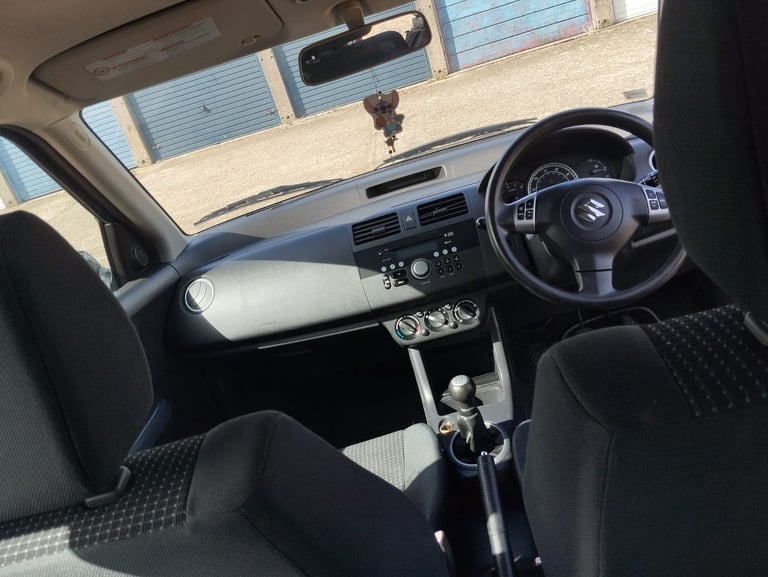 Suzuki, SWIFT, Hatchback, 2006, Manual, 1328 (cc), 5 doors