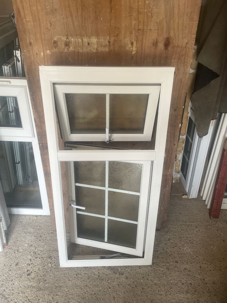 H 131/133 x W 64 cm -  BEAUTIFUL GEORGIAN UPVC DOUBLE GLAZED WINDOW - OBSCURE GLASS (REF: SJ445)