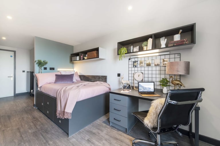 £150 pw for 3 months for student