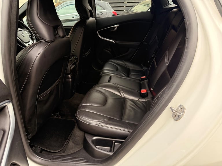 2019 Volvo V40 1.5 T3 R-Design Edition Auto Euro 6 (s/s) 5dr HATCHBACK Petrol Automatic