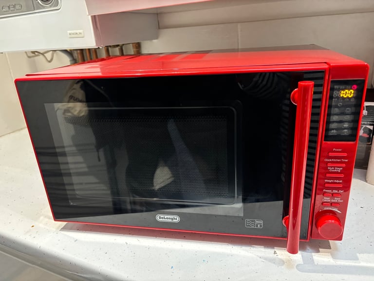 Red Delonghi Microwave oven
