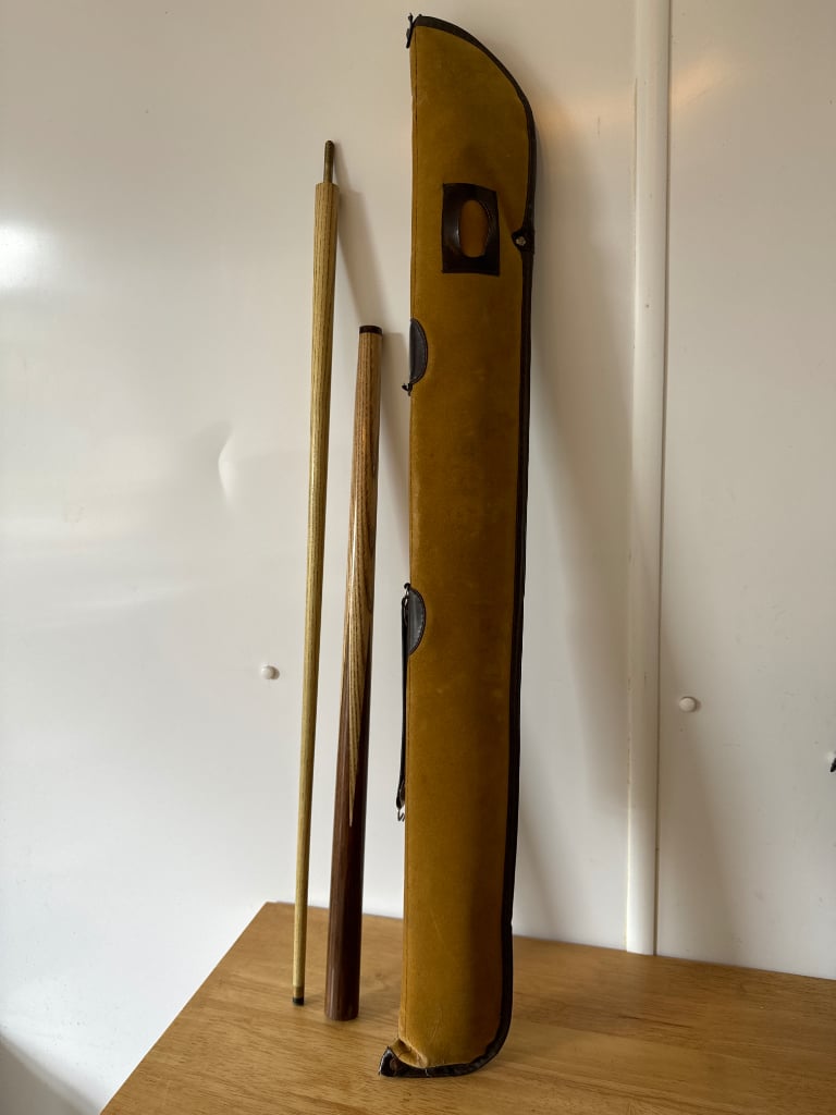 Pool Cue 2 piece a case 