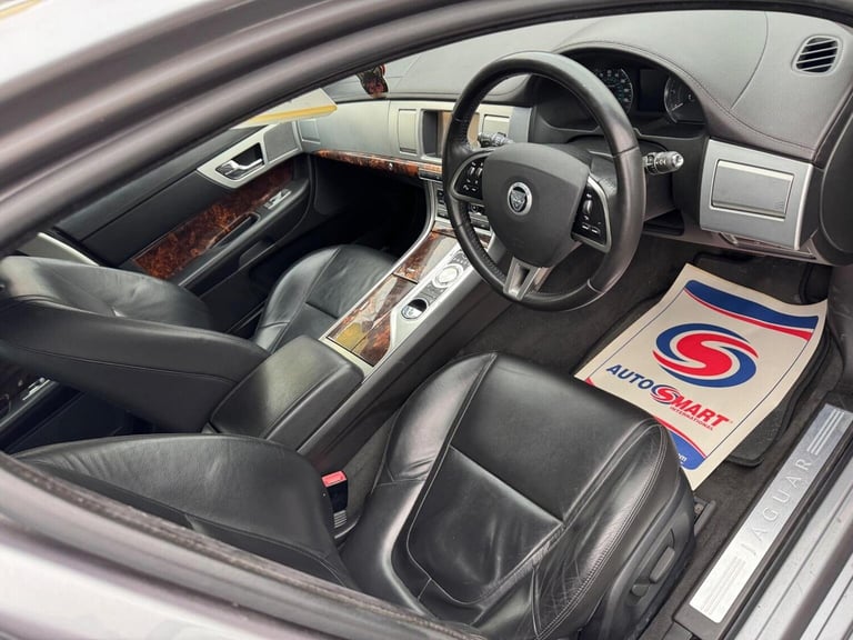 JAGUAR XF 2.2d Luxury Auto Euro 5 (s/s) 4dr 2011