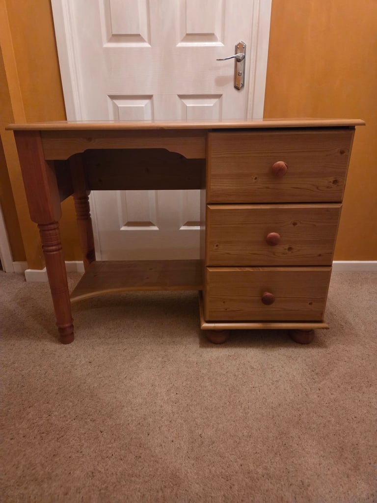 Dressing table/ desk
