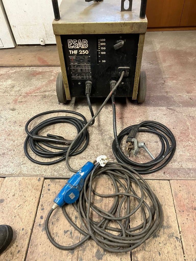 WELDER Welding Plant ESAB THF 250 240 Volts Heavy Duty Welder with Solid Copper Cables
