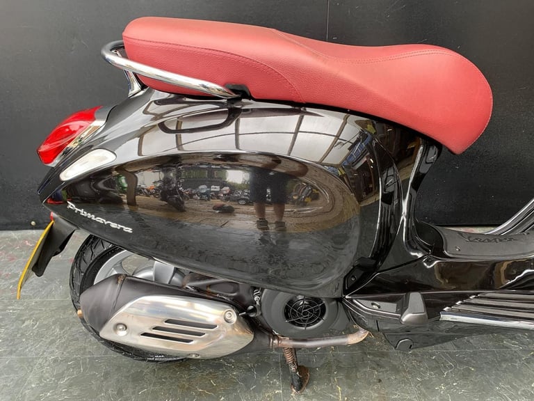 PIAGGIO VESPA 125cc PRIMAVERA SCOOTER LOW MILEAGE HPI CLEAR