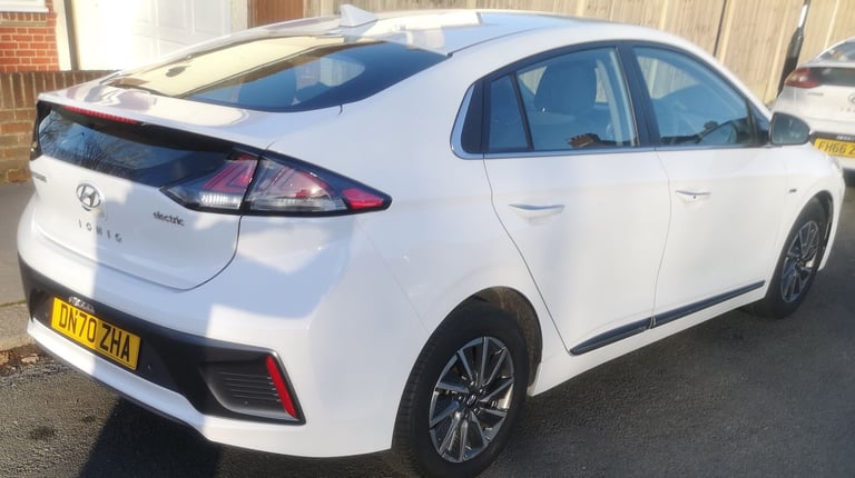BARGAIN 1/2 PRICE Hyundai IONIQ EV 2020 33k,MOT+TAX,repairs: bumper,light,Rad