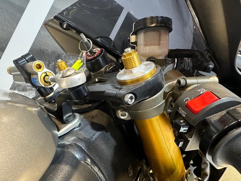 Kawasaki ZX 10 R 2005 with 19,895 miles + Akrapovic 