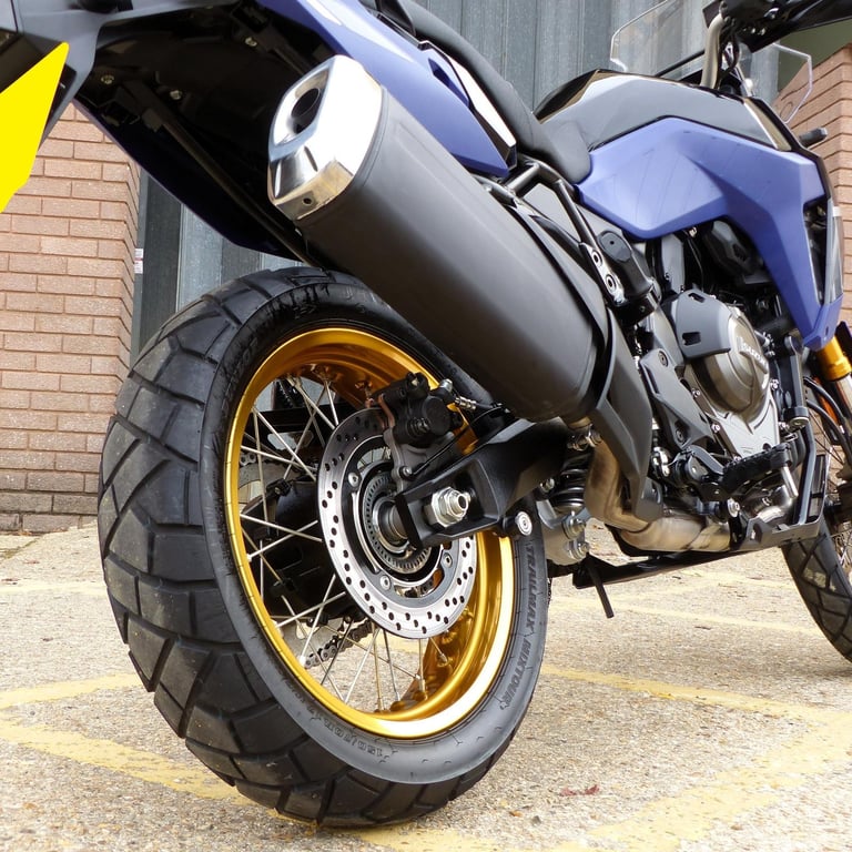 2025 Suzuki DL800 V-Strom DE – Immaculate, 1- Owner, FSH, 16 months Warranty .