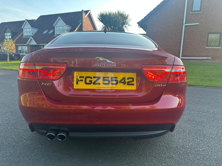 2017 Jaguar XE 2.0 180 BHP / 8 SPEED AUTO / R-SPORT EDITION  / TWO-TONE LEATHER 