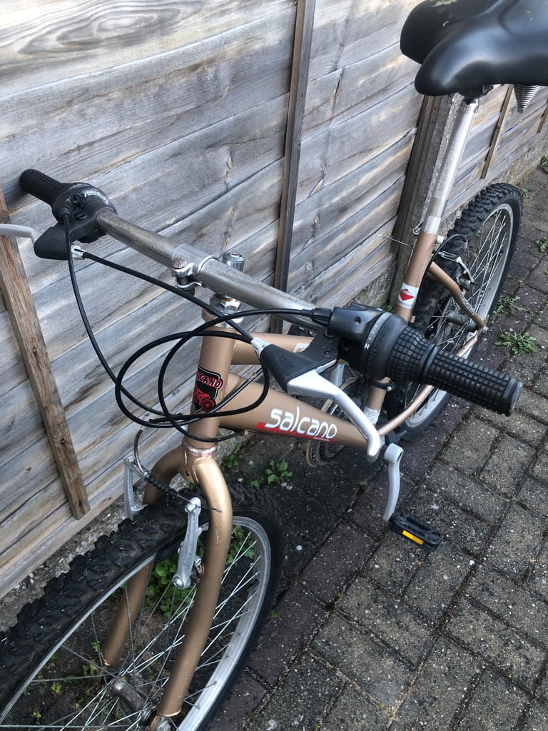 Salcano Bike Suit Junior/ Teenager/ Small Adult/ Woman’s /Girls/ Ladies Bike 26” Tyres wide seat